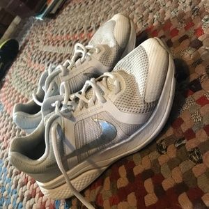SIZE8 woman’s Nike running shoe